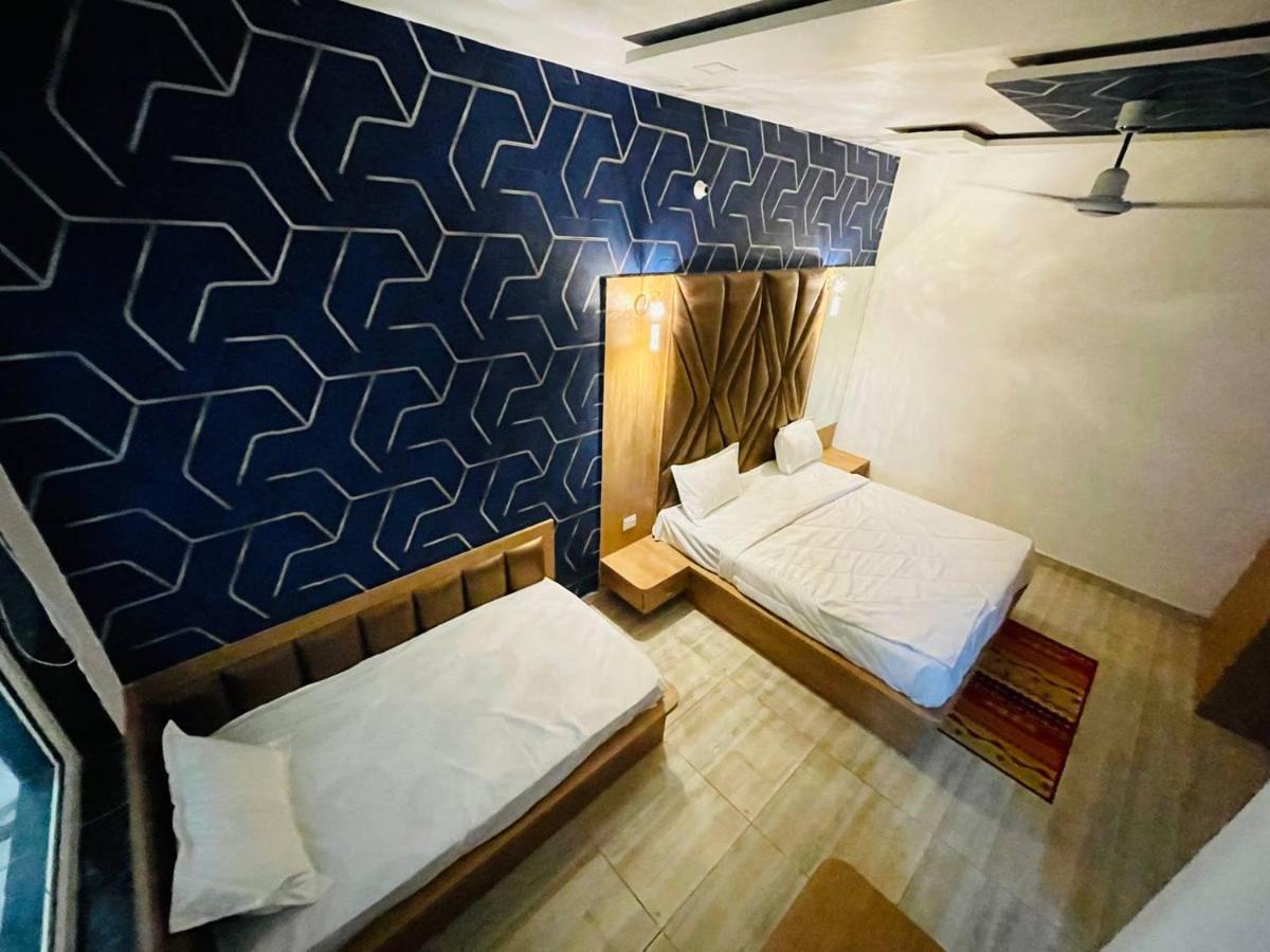 Hotel B P Emerald Mathura Exterior foto