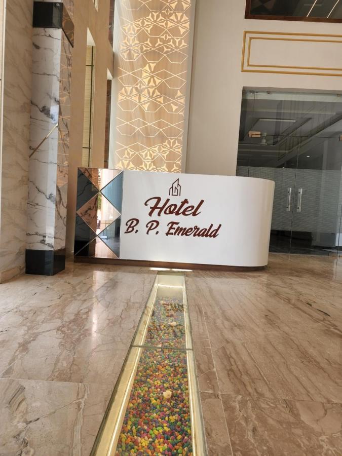 Hotel B P Emerald Mathura Exterior foto