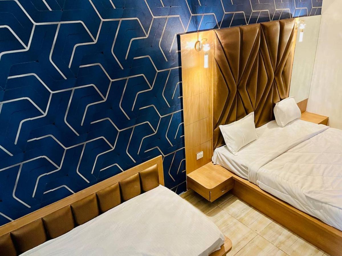 Hotel B P Emerald Mathura Exterior foto